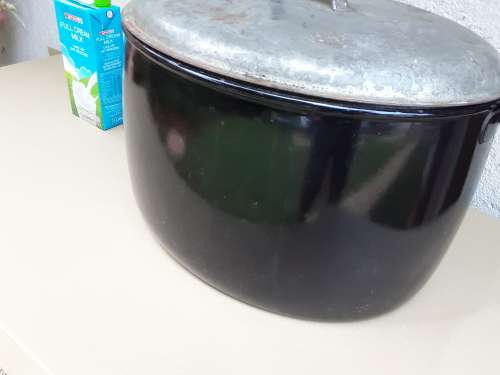 Very large vintage Judge Ware 6 Gallon Enamel hanging cooking Pot with Lid, 40cm x 30cm x 24cm deep