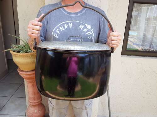 Very large vintage Judge Ware 6 Gallon Enamel hanging cooking Pot with Lid, 40cm x 30cm x 24cm deep