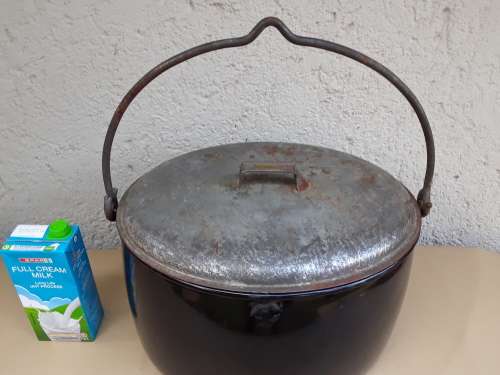 Very large vintage Judge Ware 6 Gallon Enamel hanging cooking Pot with Lid, 40cm x 30cm x 24cm deep