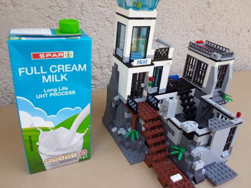 4 STORY POLICE STATION BUILT - 100% ORIGINAL LEGO - DON`T MISS OUT