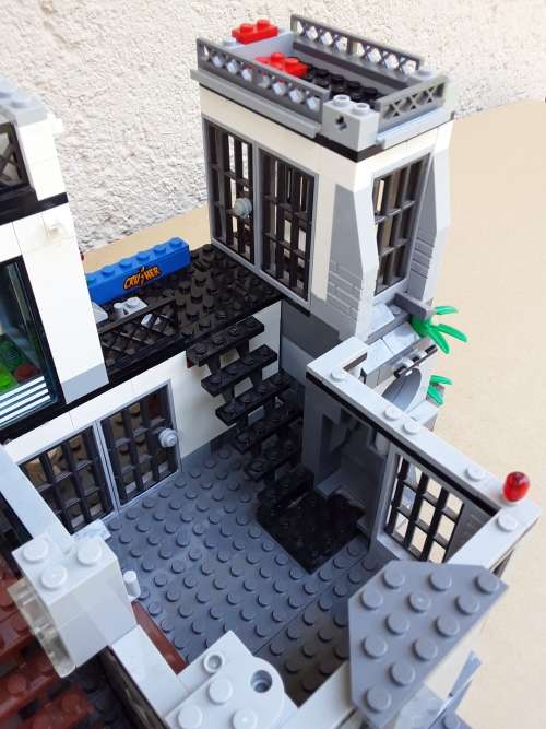 4 STORY POLICE STATION BUILT - 100% ORIGINAL LEGO - DON`T MISS OUT