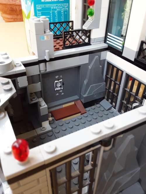 4 STORY POLICE STATION BUILT - 100% ORIGINAL LEGO - DON`T MISS OUT