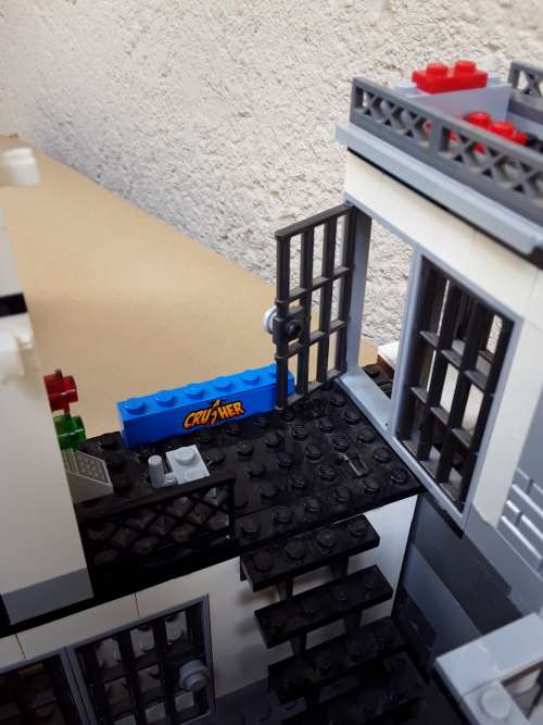 4 STORY POLICE STATION BUILT - 100% ORIGINAL LEGO - DON`T MISS OUT