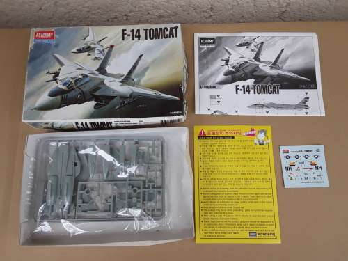 US Navy Fighter F-14 Tomcat Plastic 1 144 Scale Academy Model Kit - BRAND NEW