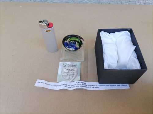 Smashing art glass - The Koru circle - AMAZING - IN ORIGINAL BOX