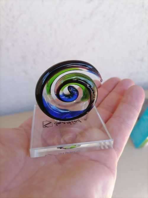 Smashing art glass - The Koru circle - AMAZING - IN ORIGINAL BOX