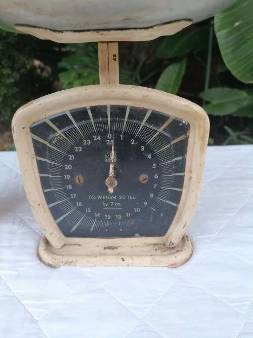 VINTAGE EFFEM METAL SCALE - AMAZING - 100% WORKING