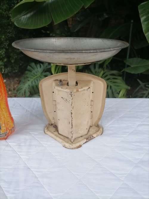VINTAGE EFFEM METAL SCALE - AMAZING - 100% WORKING
