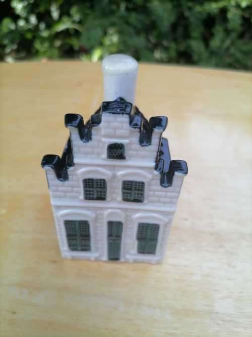 Delft`s made For KLM BY BOLS NO 76 - SEALED WITH LIQUID IN BOTTLE - AMSTERDAM 1575