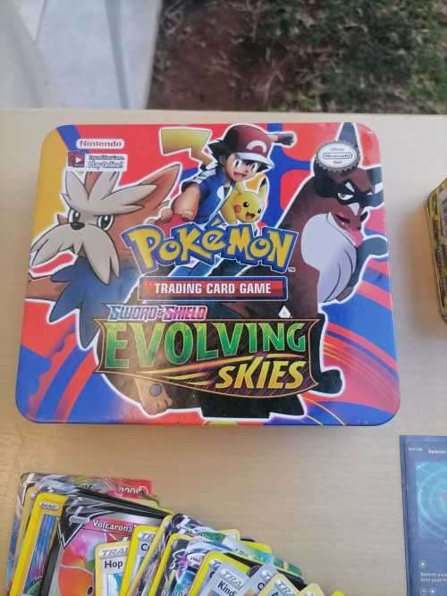104 POKEMON TRADING CARDS AND 2 X COLLECTABLE POKEMON TINS