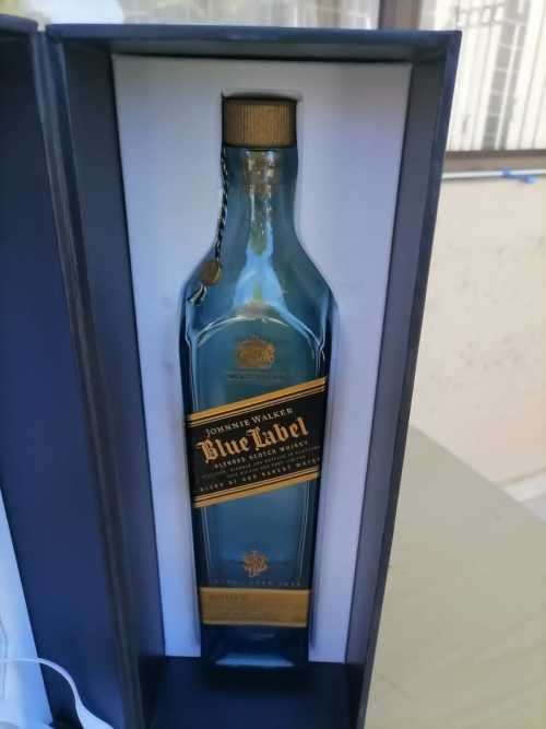 Johnnie Walker Blue Label - 750ml - GIFT PACK SET