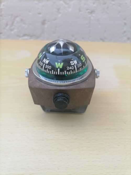 VINTAGE GTS 360 COMPASS - MADE IN JAPAN FROM HOLLYWOOD - AMAZING DISPLAY - 100% WORKING