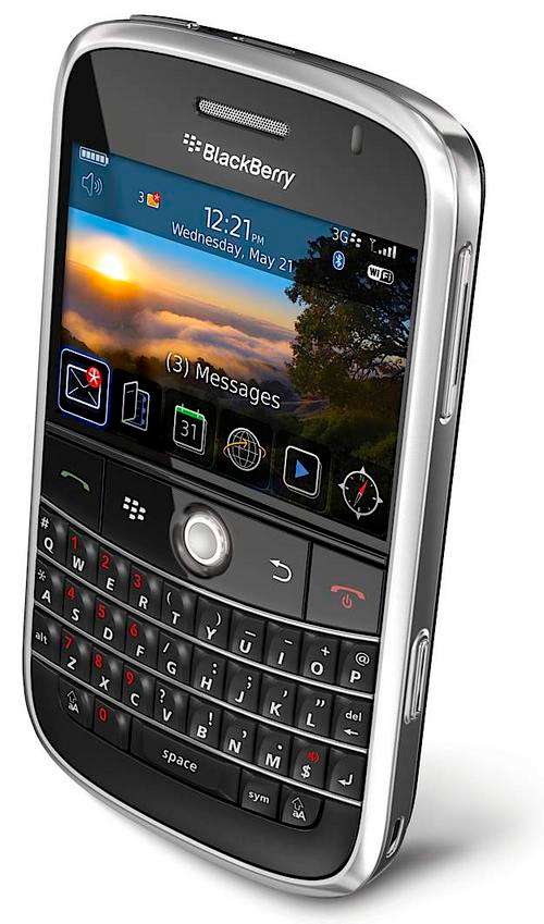 Blackberry Bold 9000 as new with all accessories included. Dual sim.(china)