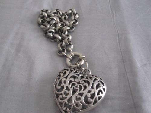 MODERN HEART NECKLACE