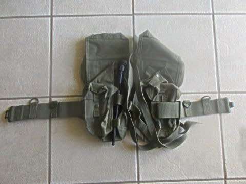 Pattern 70 Webbing Bag With R1 Pouches And Bayonet - See Pictures.