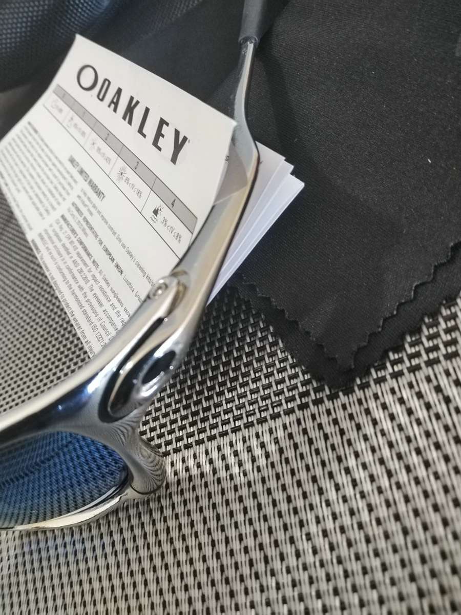 OAKLEY SUNGLASSES! SQUARED X METAL, BRAND NEW!