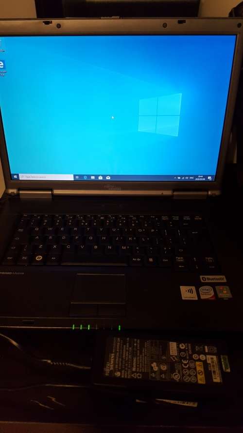 Fujitsu-Siemens Esprimo Mobile D9500 2.2ghz dual core