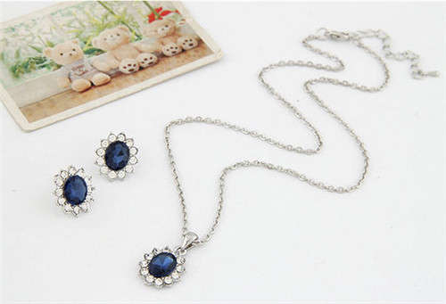 Hm. Blue Sapphire Vintage Diamante Earrings/Neck Chain Set in 18ct Platinum Rolled Gold