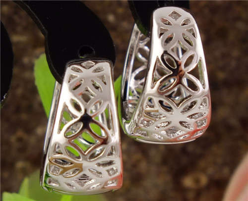 Petite Yet Sexy 925 Sterling Silver Cute Hollow Flower Hoop Earrings Imported Filled Jewelry