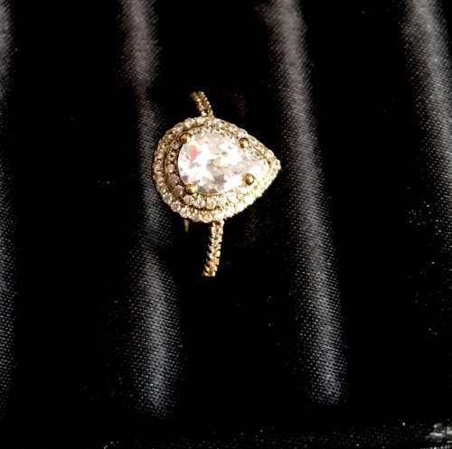 Gorgeous White Diamante Set in 18ct Yellow Rolled Gold Ring