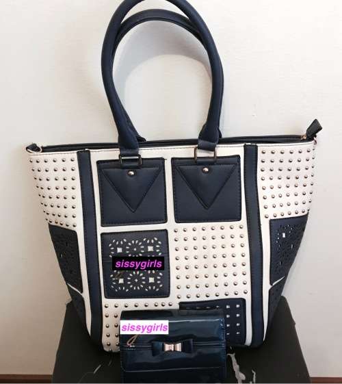 Charming Pu  Leather Imported  Handbag and Matching Purs/Wallet