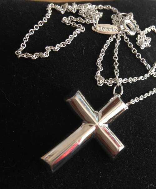Gorgeous  925 Sterling Silver Cross with Matching 925 Sterling Silver Neck Chain Imported filled
