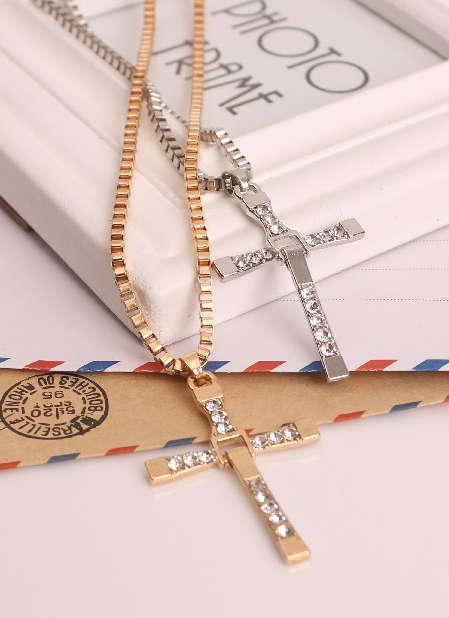 Eye Catching Swarovski Crystals in 18ct Yellow Gold Filled Unisex Neck Chain