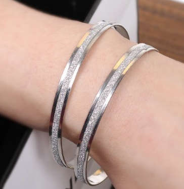 Gorgeous 6mm Imported 2 x Silver or Gold Plated Glitter Bangles