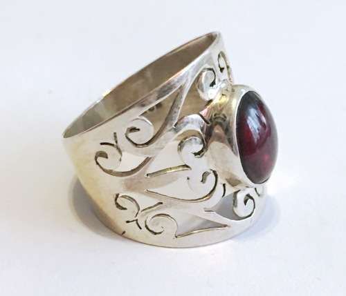 Adorable Genuine Solid 92 Sterling Silver Imported Ring