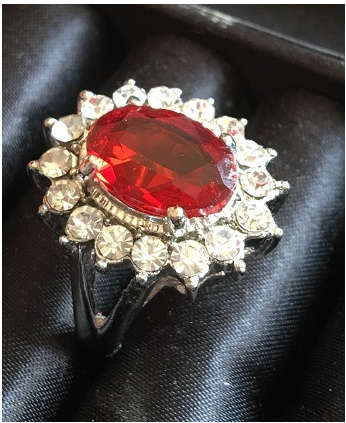 Exquisite Topaz Crystal Surround by White Diamante In 925 Sterling Silver Filled