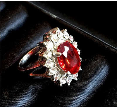 Exquisite Topaz Crystal Surround by White Diamante In 925 Sterling Silver Filled