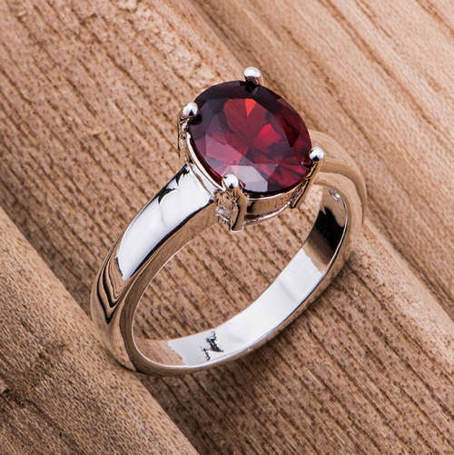 Stylish Sim Red Garnet Set in 925 Sterling Silver Ring Imported Filled Jewellery