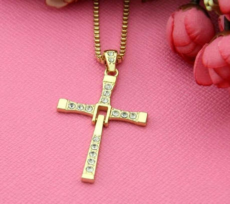 Stylish Sim Diamonds Unisex Cross with Matching Neck Chain