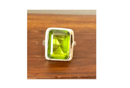 Sparkling Cr. Green Peridot in 925 Sterling Silver Filled Imported Ring