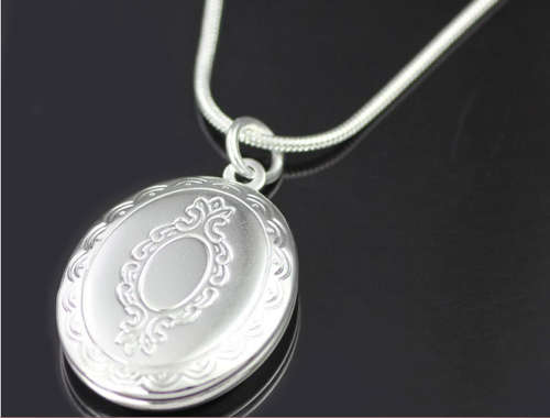 @@@@ STUNNING 925 STERLING SILVER LOCKET WITH MATCHING NECKLACE @@@@