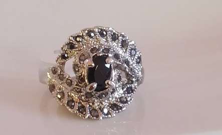 @@@@ BLACK ONYX SURROUNDED with GARNETHS @@@@