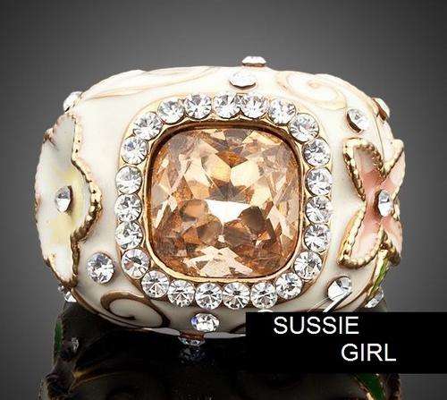 AWESOME ENAMEL DRESS RING