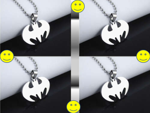 STAIN AND STEEL HIGH QUALITY **BATMAN **PENDANT WITH MATCHING CHAIN