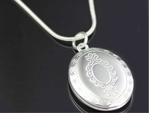 .925 STERLING SILVER  LOCKET PENDANT WITH MATCHING CHAIN