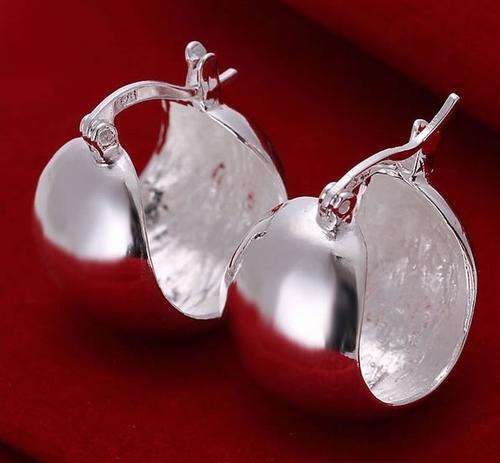 EUROPEAN** PRINCESS** SHAPED EARRINGS