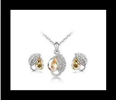 GORGEOUS AUSTRIAN CRYSTAL PENDANT AND EARRING SET