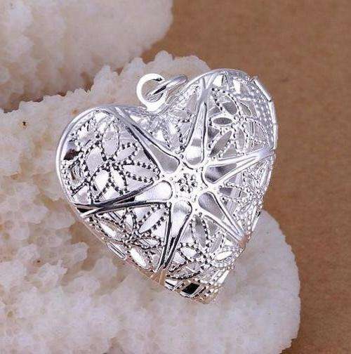 EXQUISITE  925 STERLING SILVER HEART SHAPE LOCKET WITH MATCHING 925 STERLING SILVER CHAIN