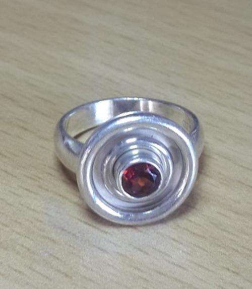 Awesome Garnet Set in Genuine Solid 925 Sterling Silver Ring - Size 7 --