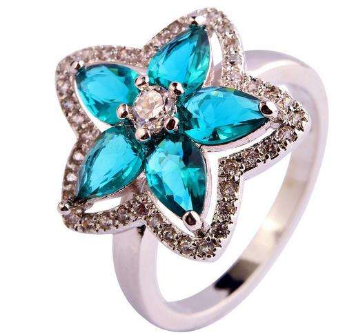 Eye Catching  -- Size 8 --  Green & White Diamond Crystals Set in 925 Silver Ring