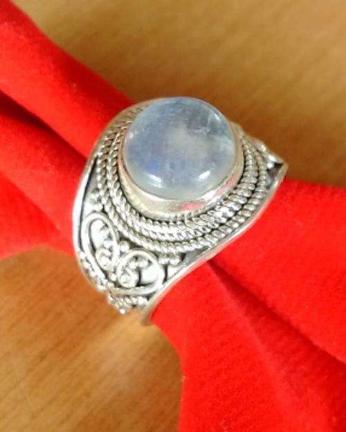 -- Size 7 -- Round Cut Moonstone Set in Genuine 925 Sterling Silver Ring