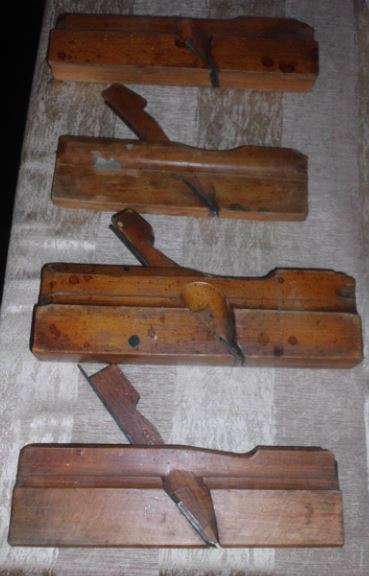 4 X VINTAGE/OLD WOOD/WOODEN PLANES-NOTE 1 WITHOUT BLADE