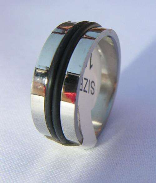 Comfortable Stainless Steel Rings with Rubber Bands