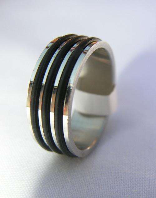 Comfortable Stainless Steel Rings with Rubber Bands
