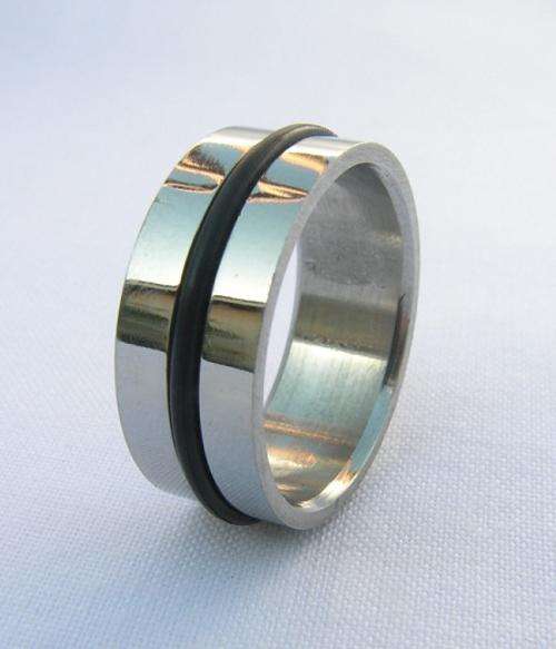 Comfortable Stainless Steel Rings with Rubber Bands