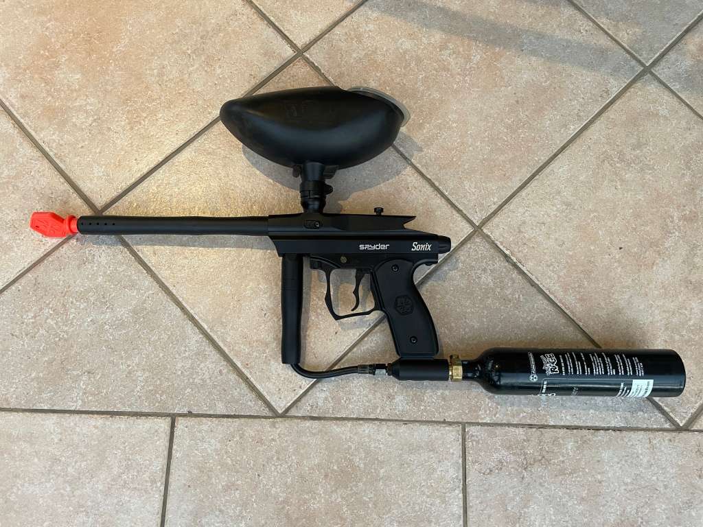 Spyder Sonix Paintball Marker with CO2 and Hopper
